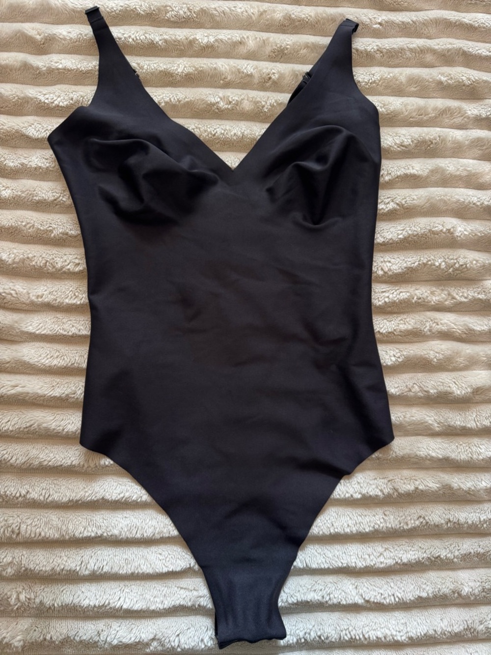 SKIMS Black Unlined Plunge Thong Bodysuit - Picture 2 of 5